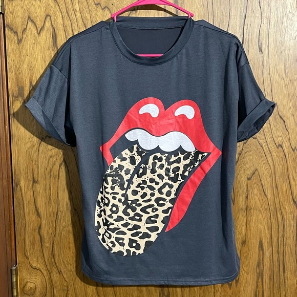 Boutique long crop tee. Sz med. new w/o tags. - Picture 1 of 1